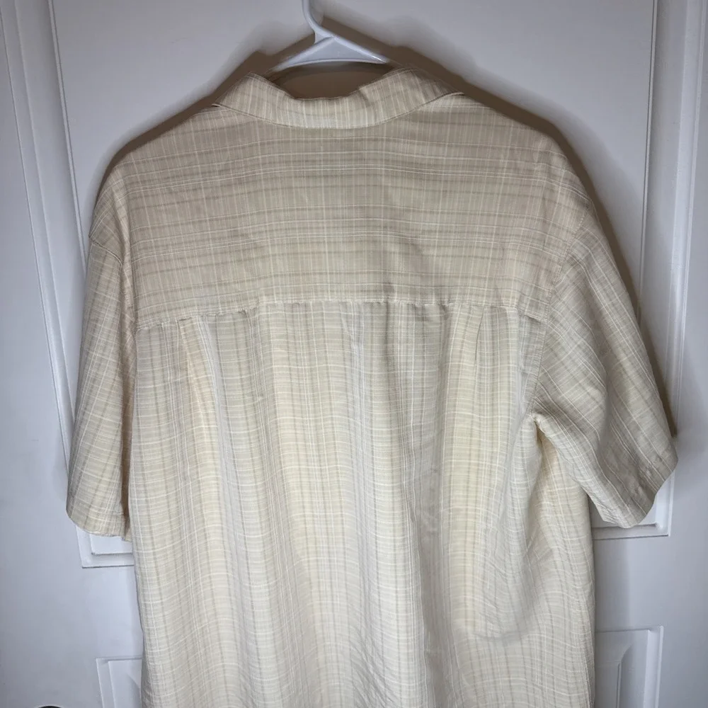 Preowned Excellent Condition Foundry Men's Short Sleeve Button-Up‎ Sz LT